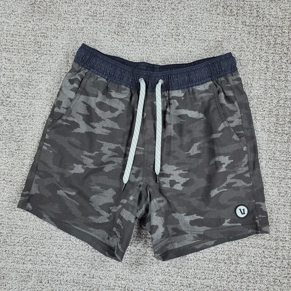 Vuori Mens Kore Short Camo Lined Performance Boardshorts Small 5.5